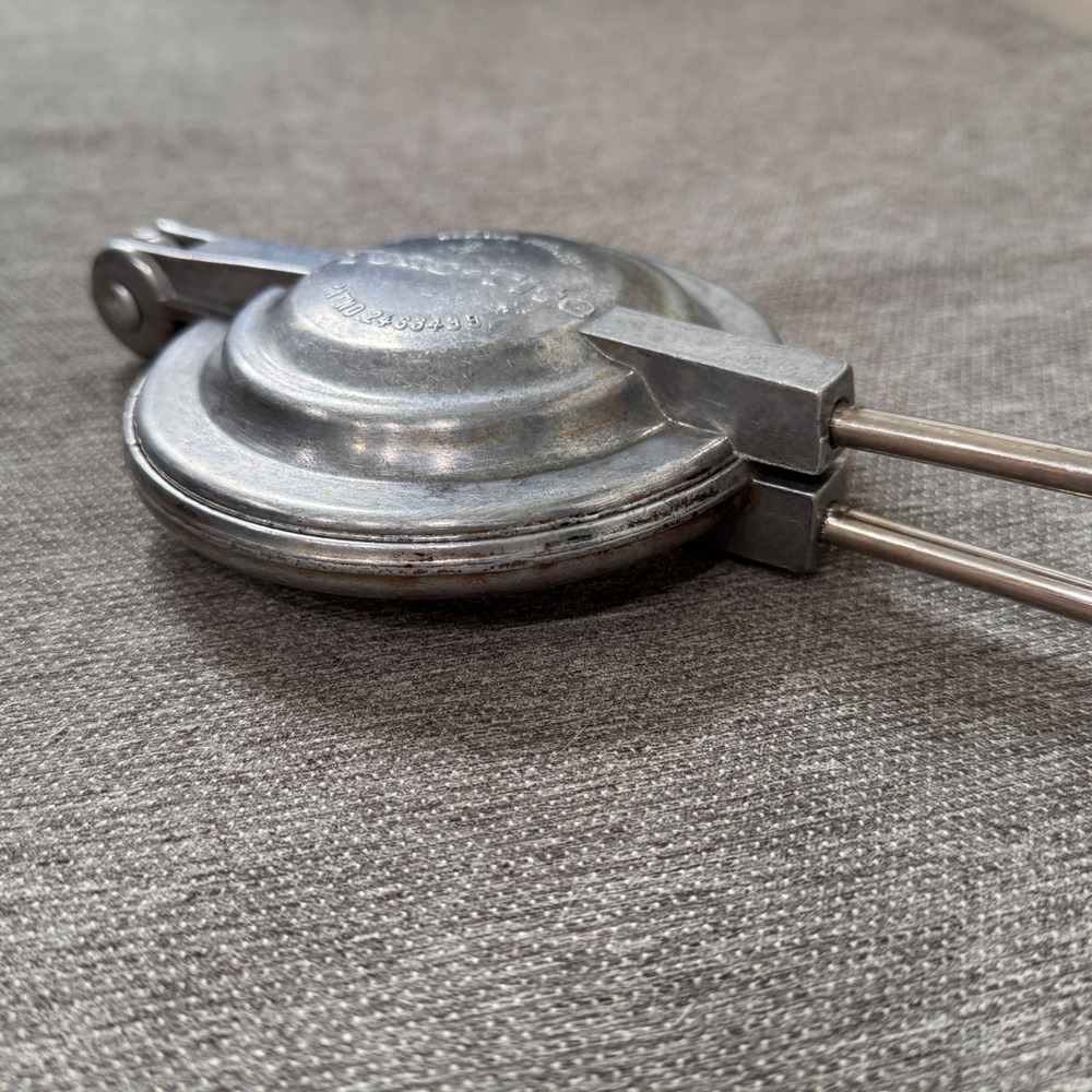 Vintage Toas-Tite Sandwich Toaster Cast Aluminum Pie Iron Campfire Tool Bakelite - Picture 7 of 17